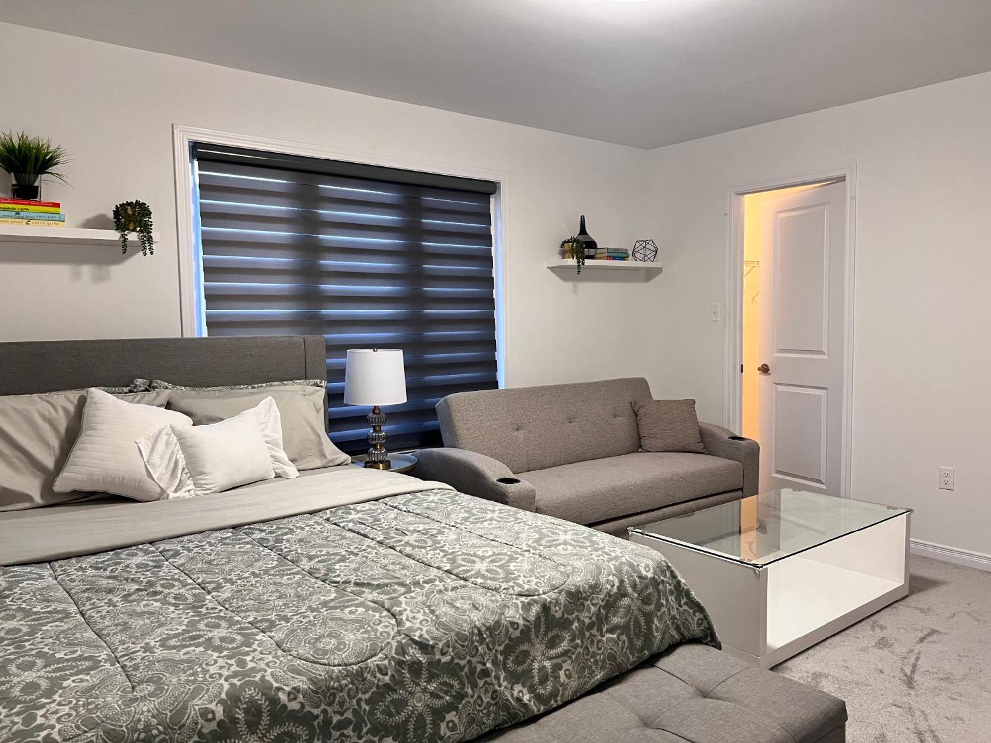 Spacious 4-Bedroom Home, Comfortably Sleeps 10 Barrie Kültér fotó